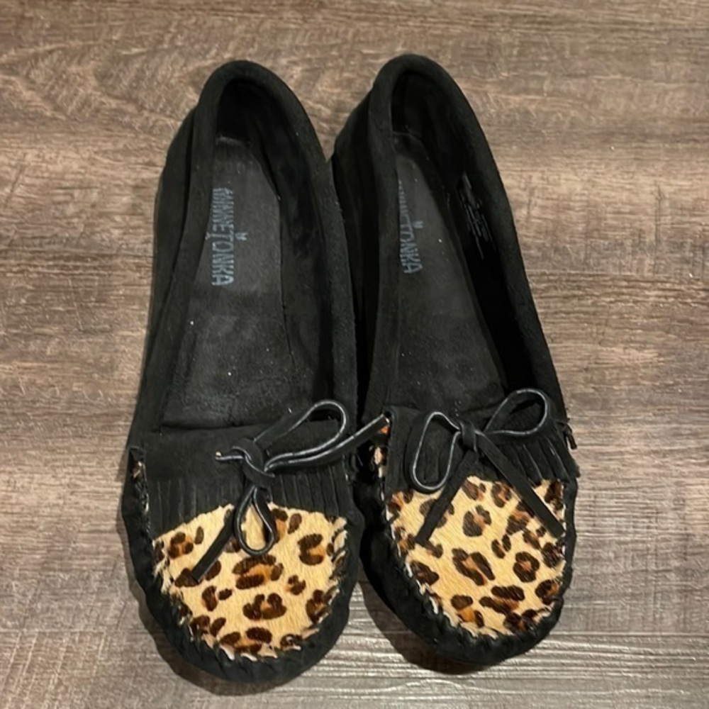 Minnetonka, leopard and black suede moccasin flats